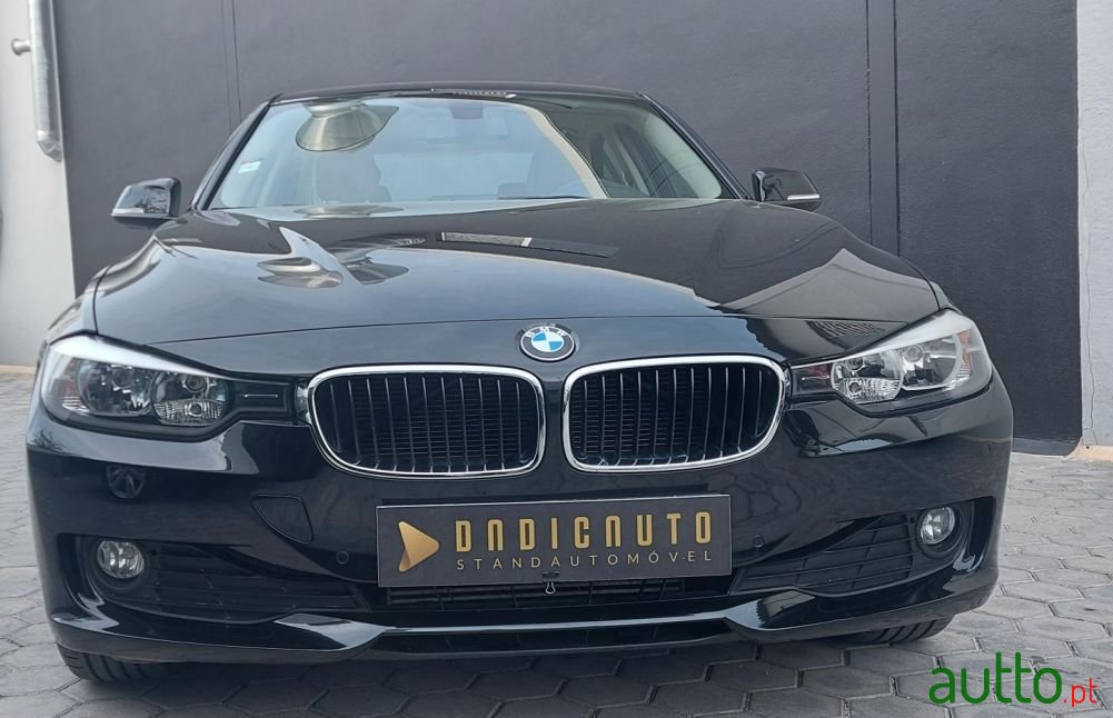 2015' BMW 318 photo #1