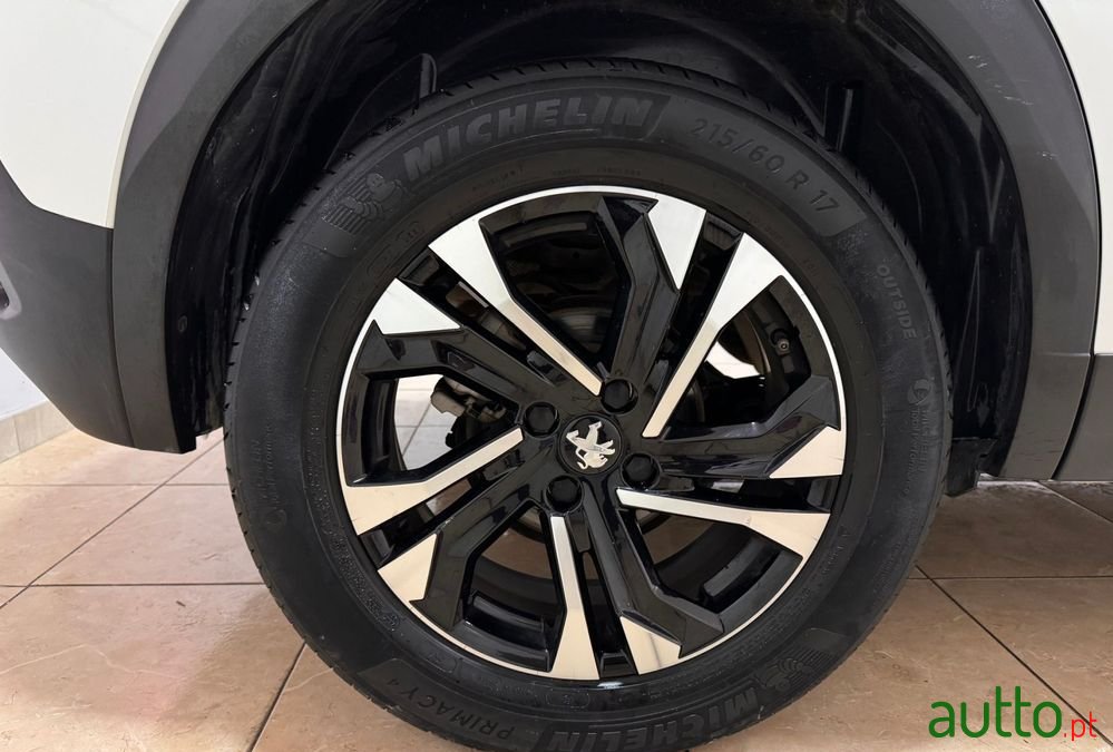 2021' Peugeot 2008 1.2 Puretech Allure photo #5