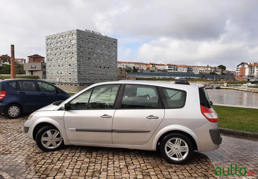 2005' Renault Grand Scenic photo #4