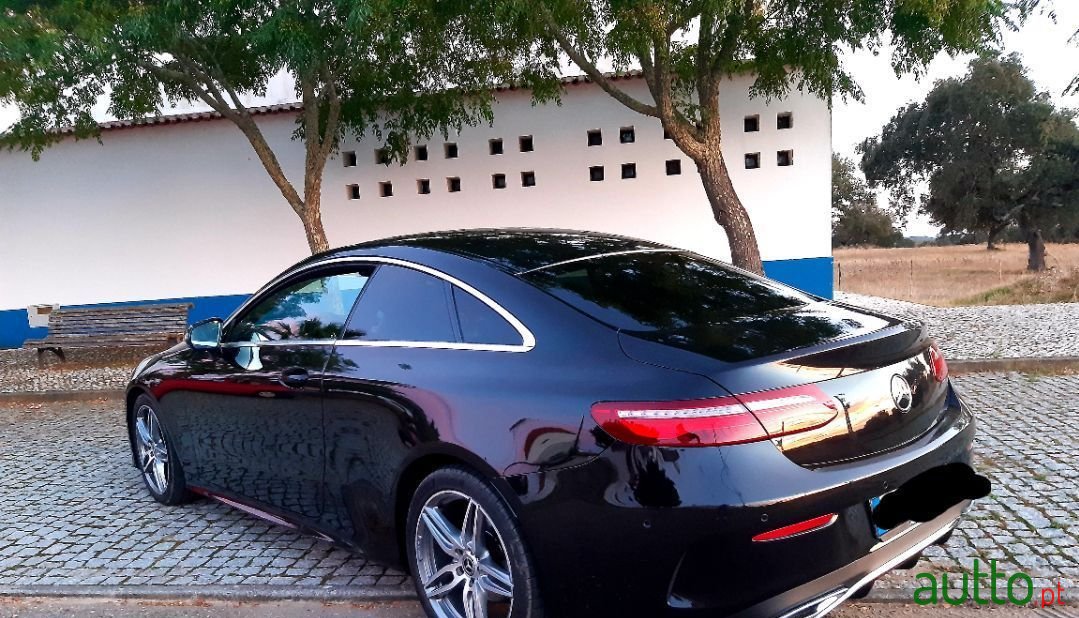 2017' Mercedes-Benz E-220 photo #3