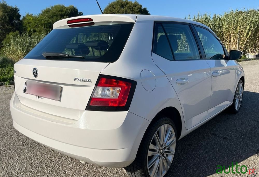 2015' Skoda Fabia 1.4 Tdi Style photo #4