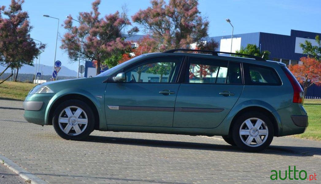 2003' Renault Megane Break photo #2