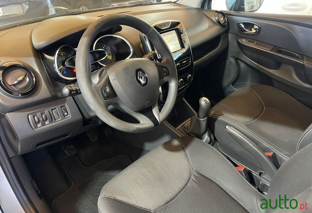 2014' Renault Clio Sport Tourer photo #6