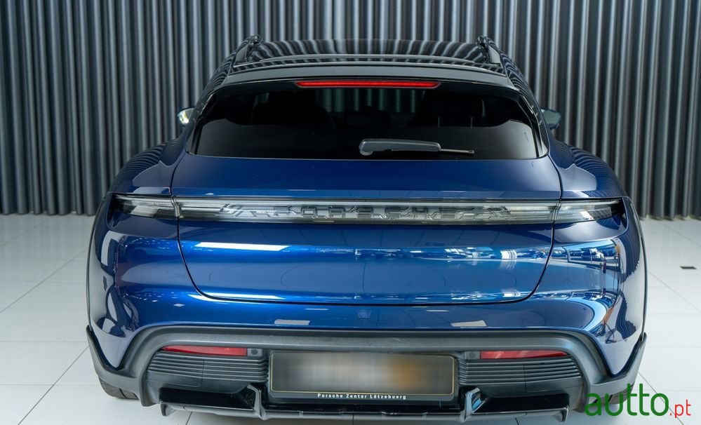 2022' Porsche Taycan Cross Turismo photo #2
