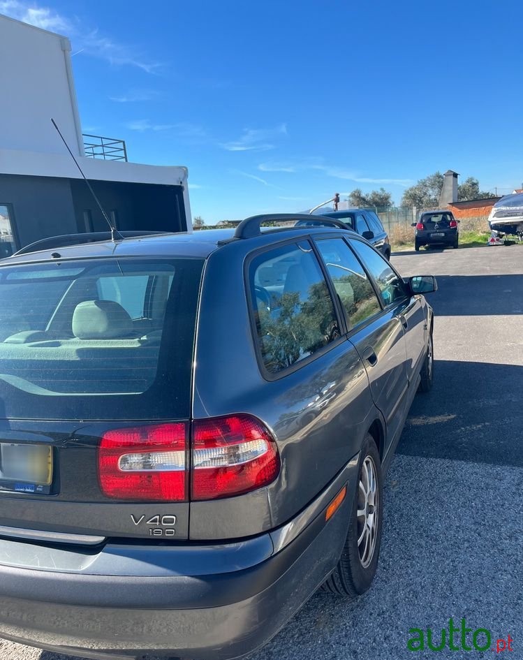 2002' Volvo V40 1.9 D Cr photo #3