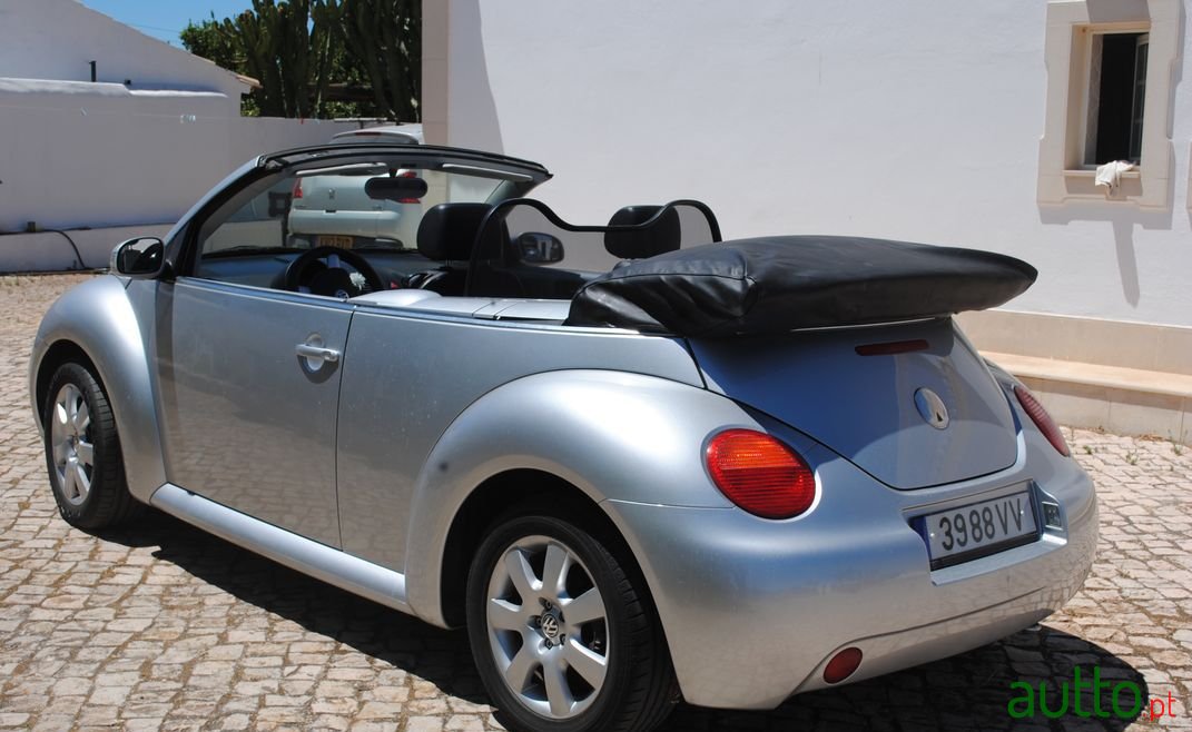 2003' Volkswagen New Beetle photo #3