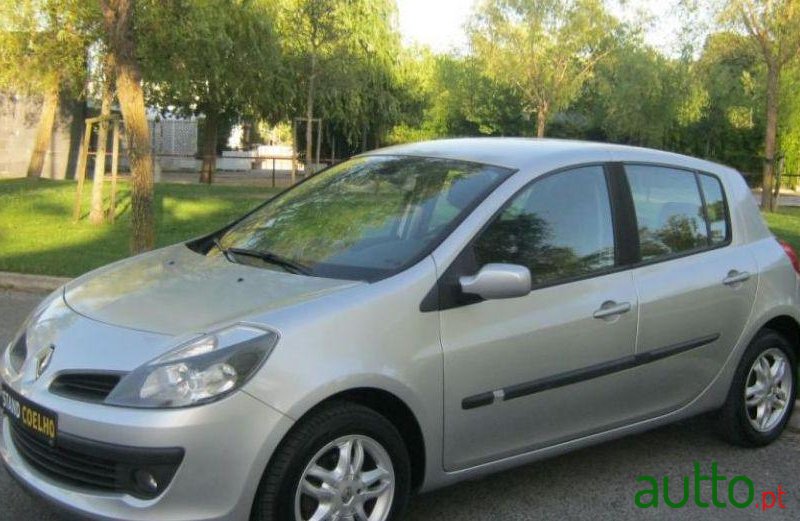 2006' Renault Clio photo #1