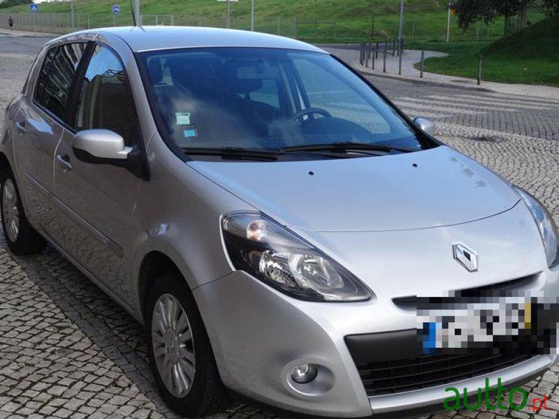 2009' Renault Clio 1.2 16V Dynamique S photo #2