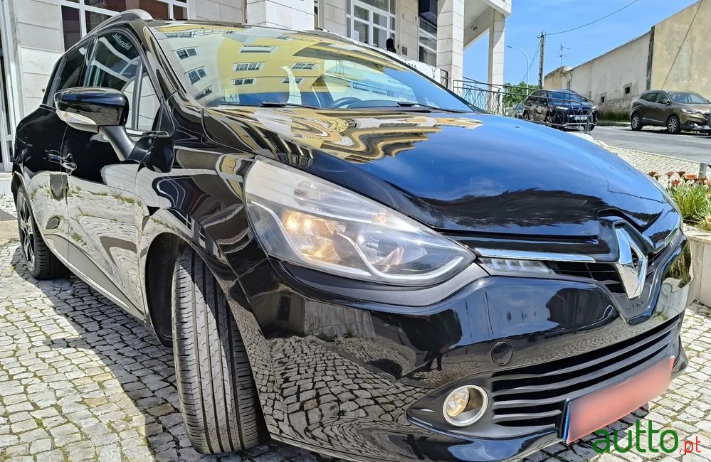 2015' Renault Clio Sport Tourer photo #2