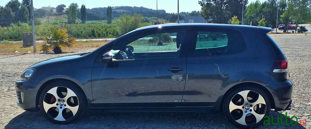 2009' Volkswagen Golf photo #5