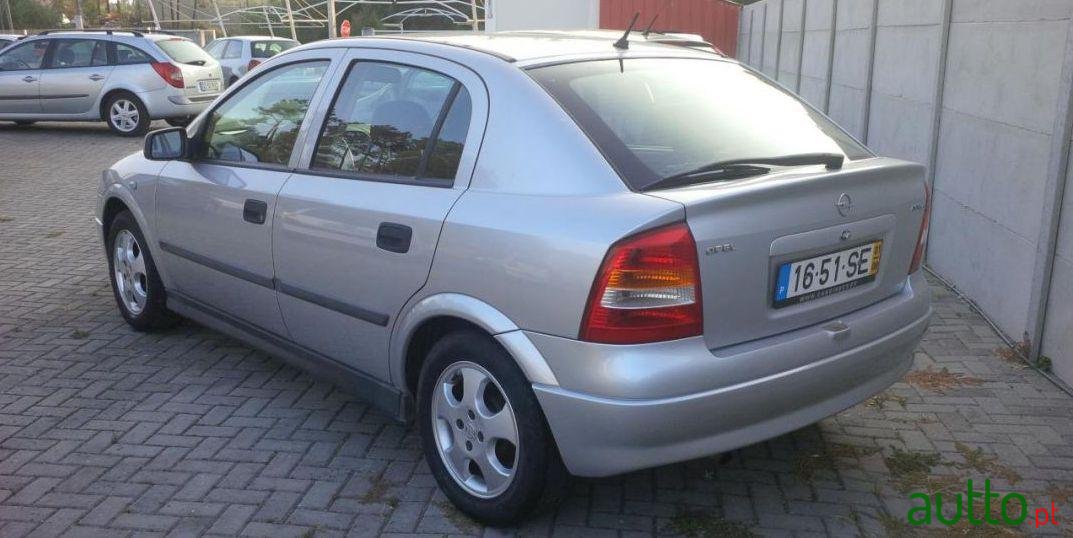 2001' Opel Astra 1.2 Club photo #2