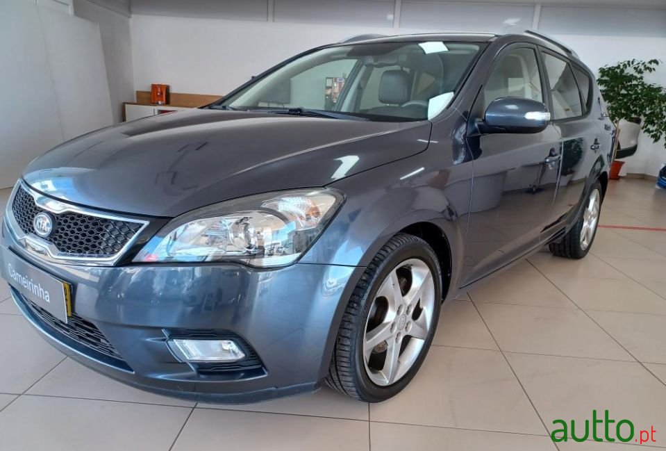 2010' Kia Ceed Sw photo #2
