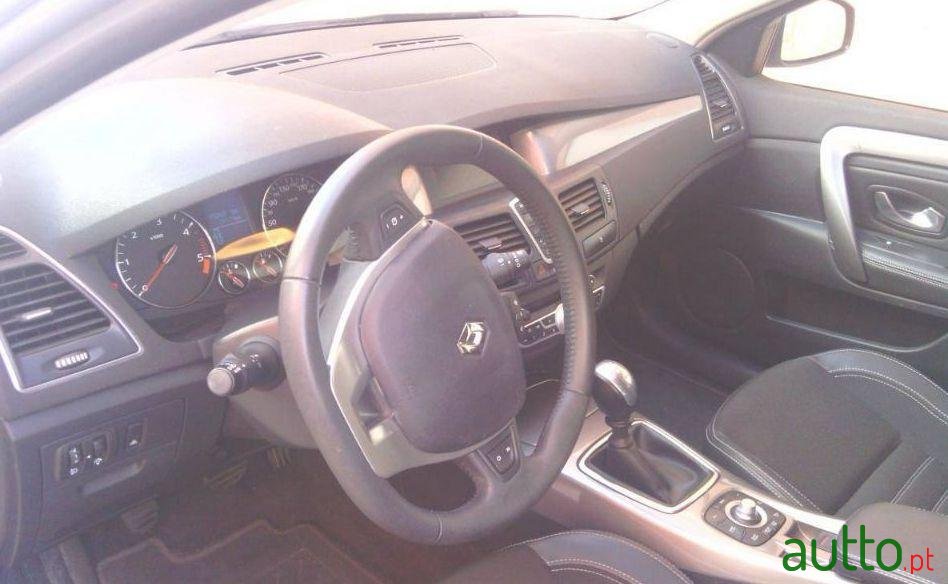 2012' Renault Laguna Break photo #3