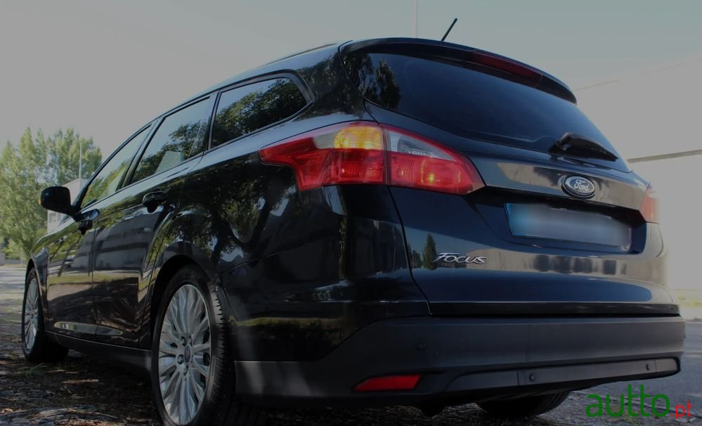 2011' Ford Focus Sw photo #1