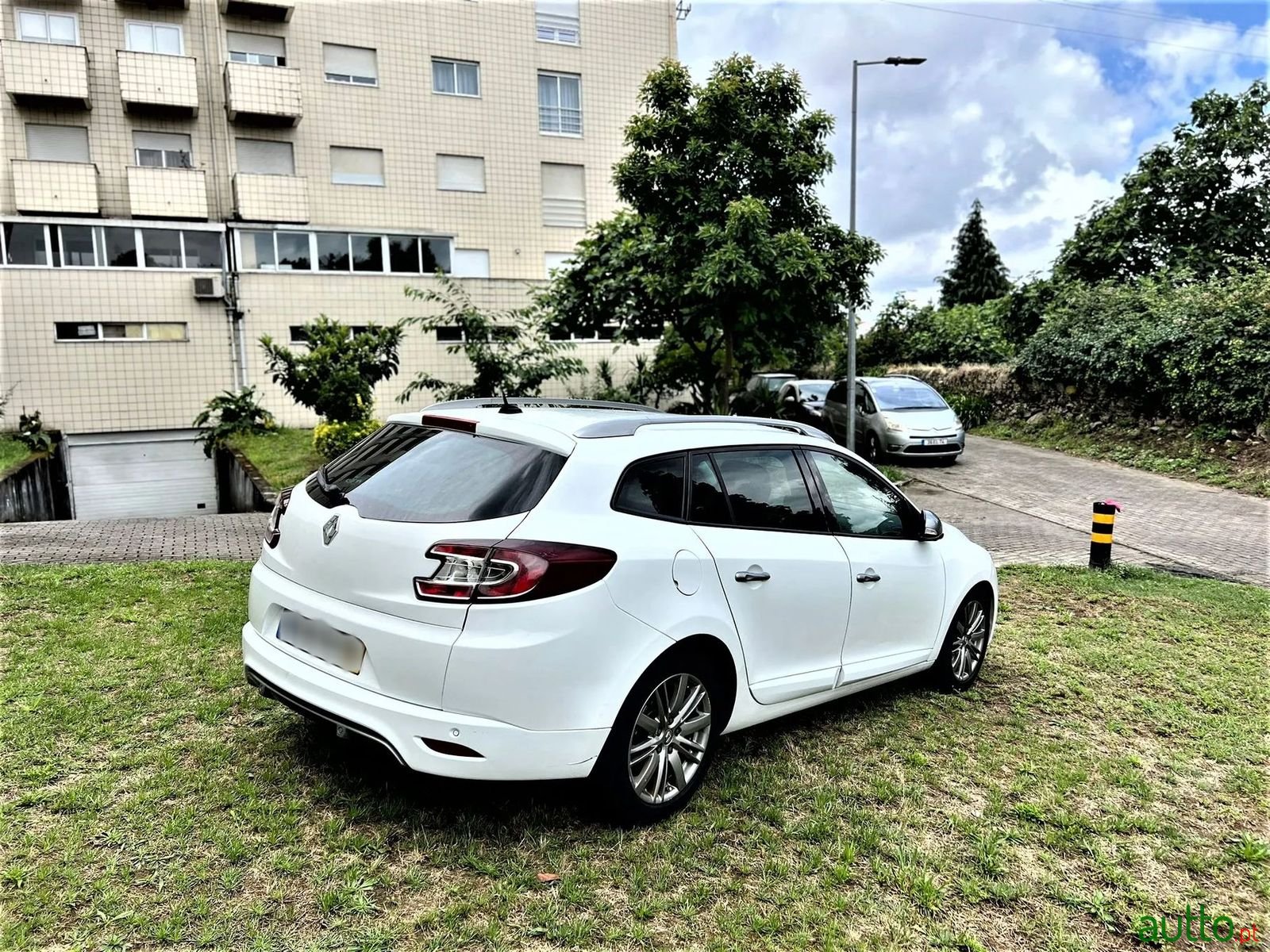 2010' Renault Megane Sport Tourer photo #6