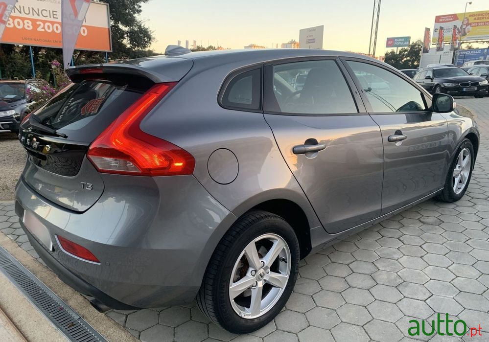 2018' Volvo V40 photo #5