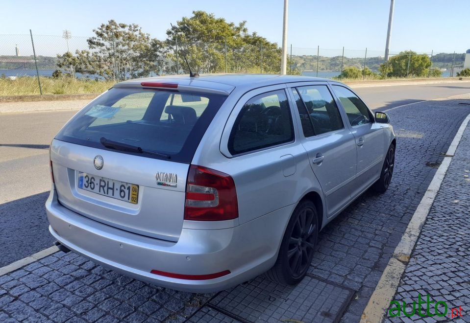 2008' Skoda Octavia Break photo #2