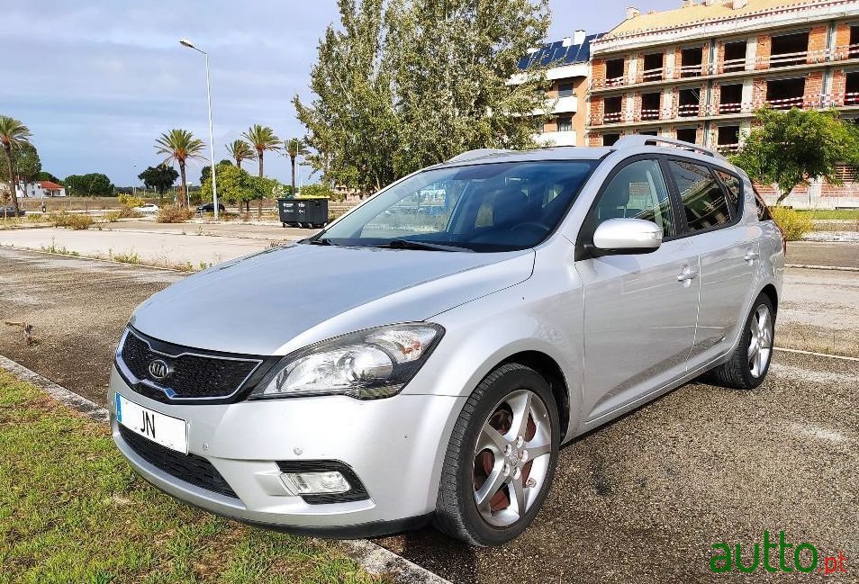 2010' Kia Ceed Sw photo #2