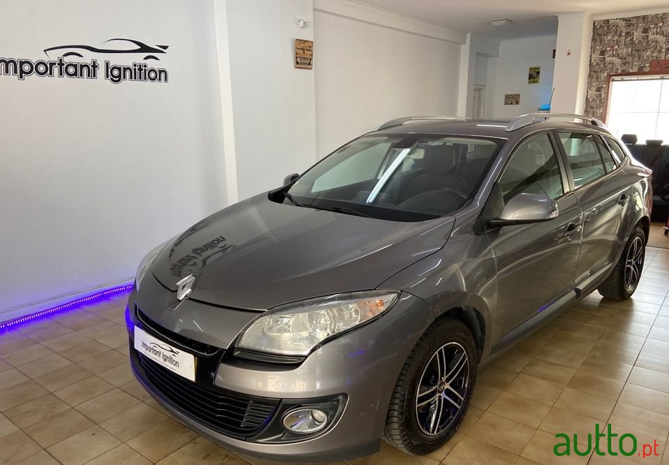 2013' Renault Megane Sport Tourer photo #1