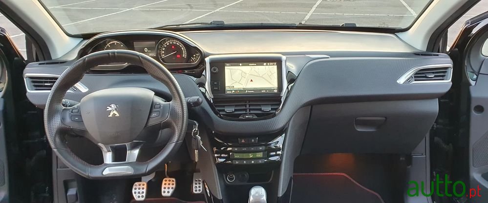 2018' Peugeot 2008 1.6 Bluehdi Gt Line photo #6