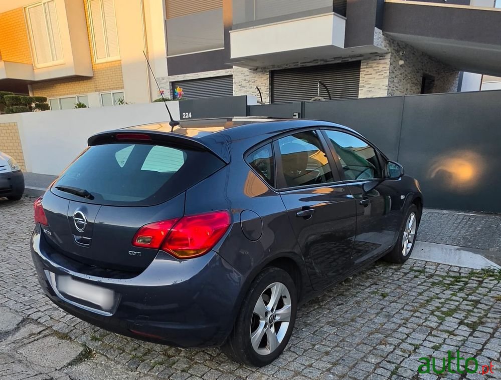 2010' Opel Astra 1.7 Cdti Edition photo #2
