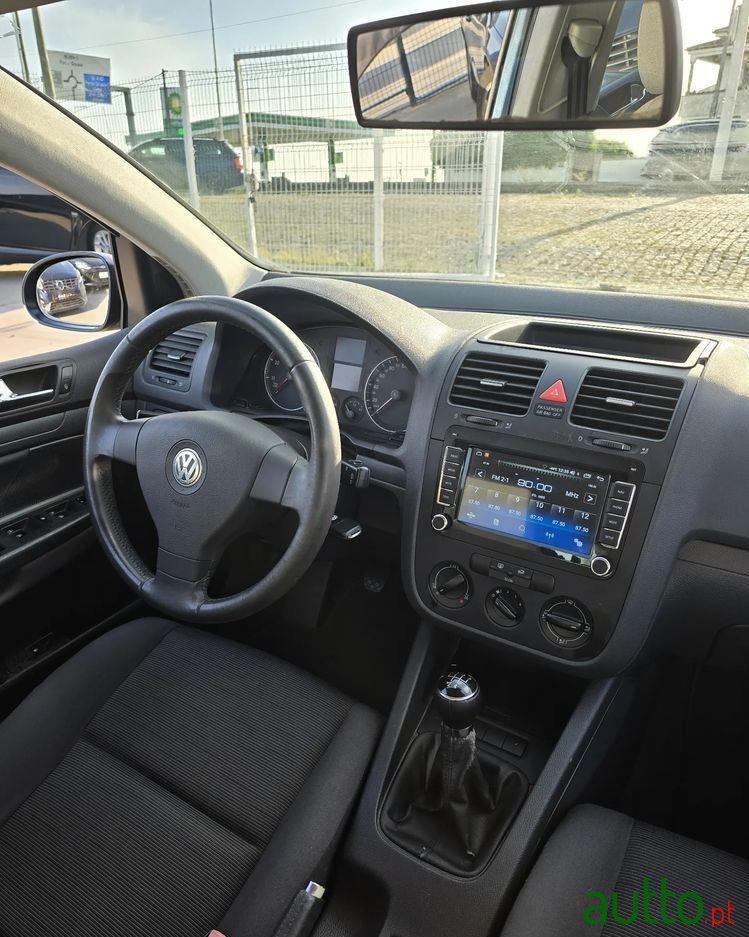 2004' Volkswagen Golf 1.4 Fsi Trendline photo #5