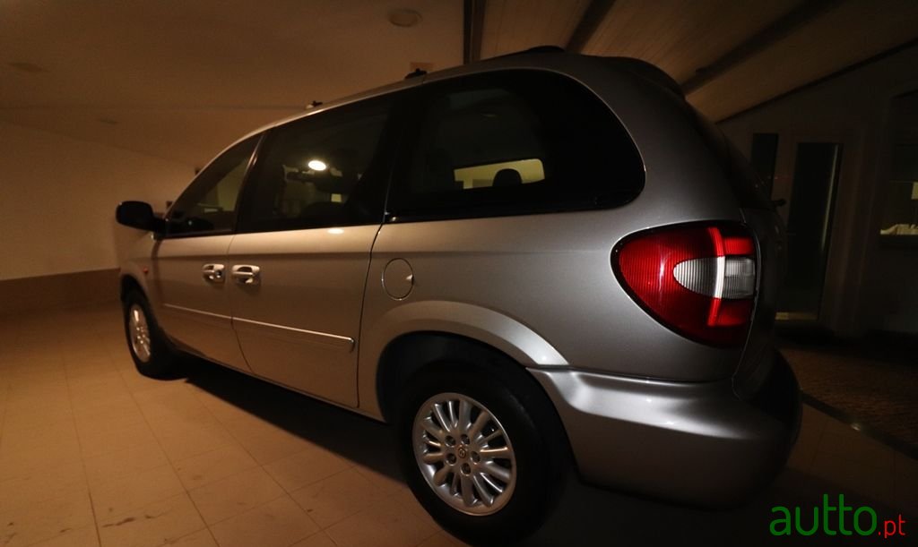 2006' Chrysler Voyager photo #4