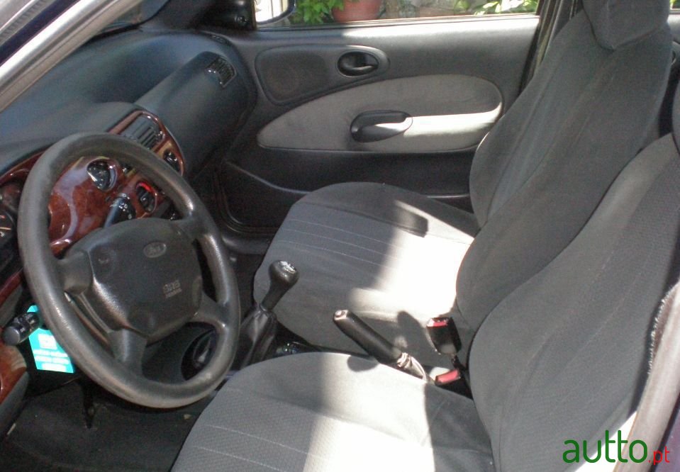 1998' Ford Escort Sw photo #2