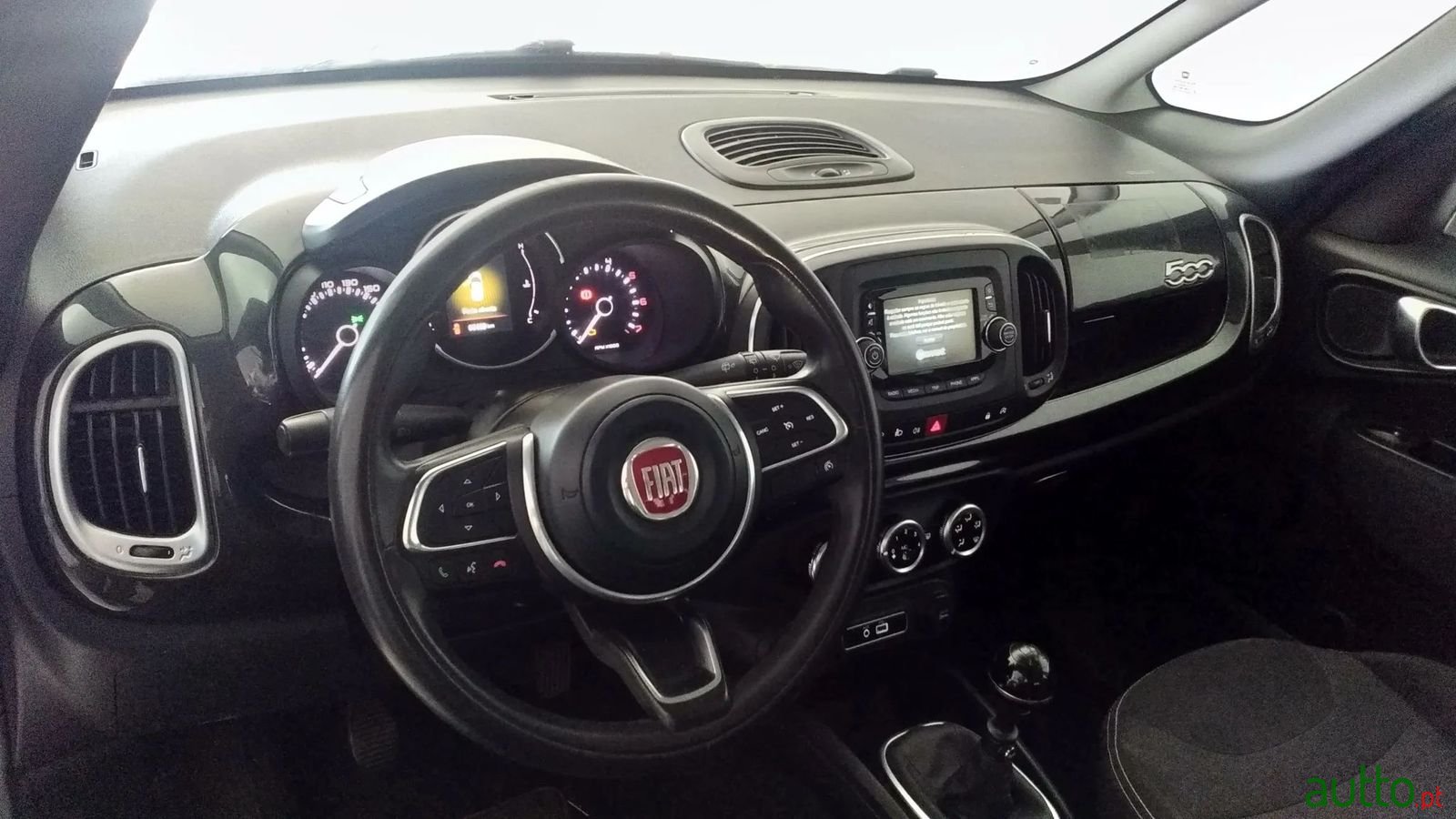 2017' Fiat 500L photo #6