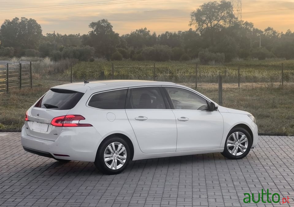 2015' Peugeot 308 Sw photo #2
