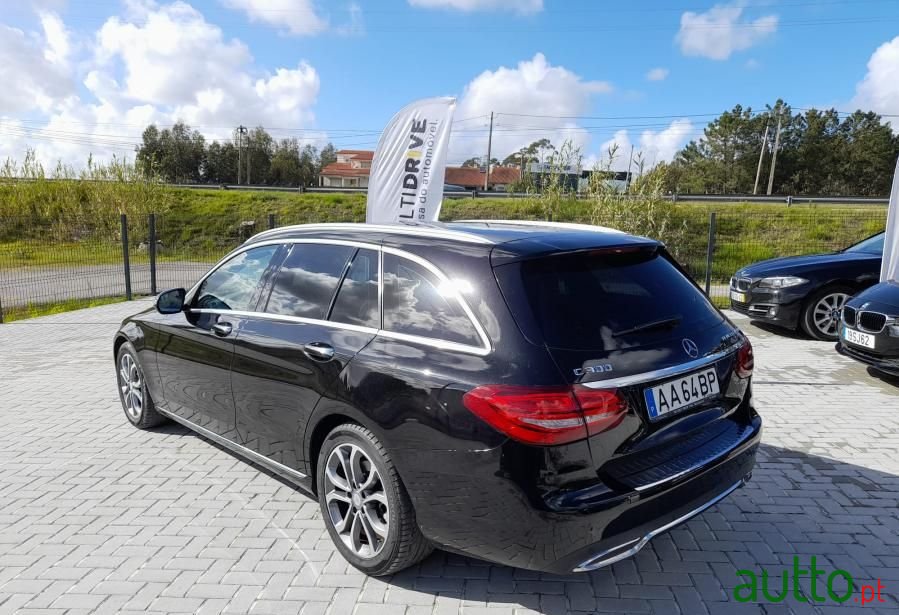 2015' Mercedes-Benz C-300 photo #3