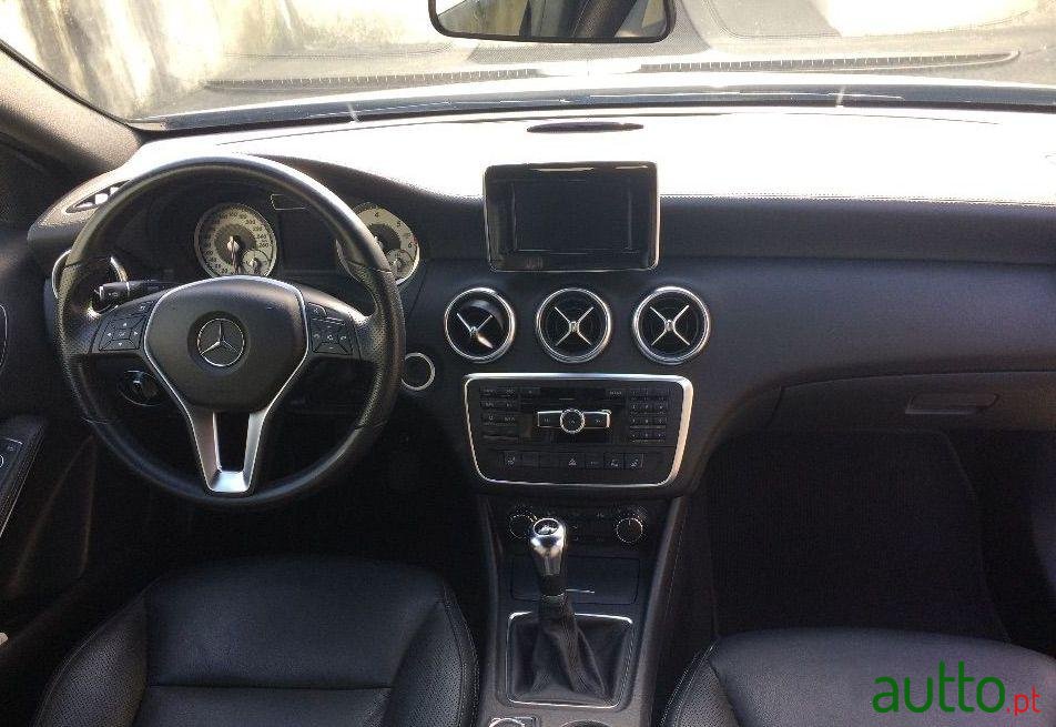 2013' Mercedes-Benz A-200 Cdi photo #2