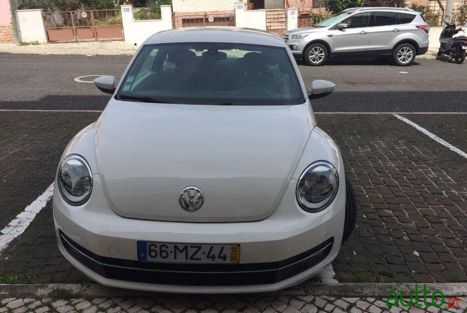 2012' Volkswagen Beetle photo #2