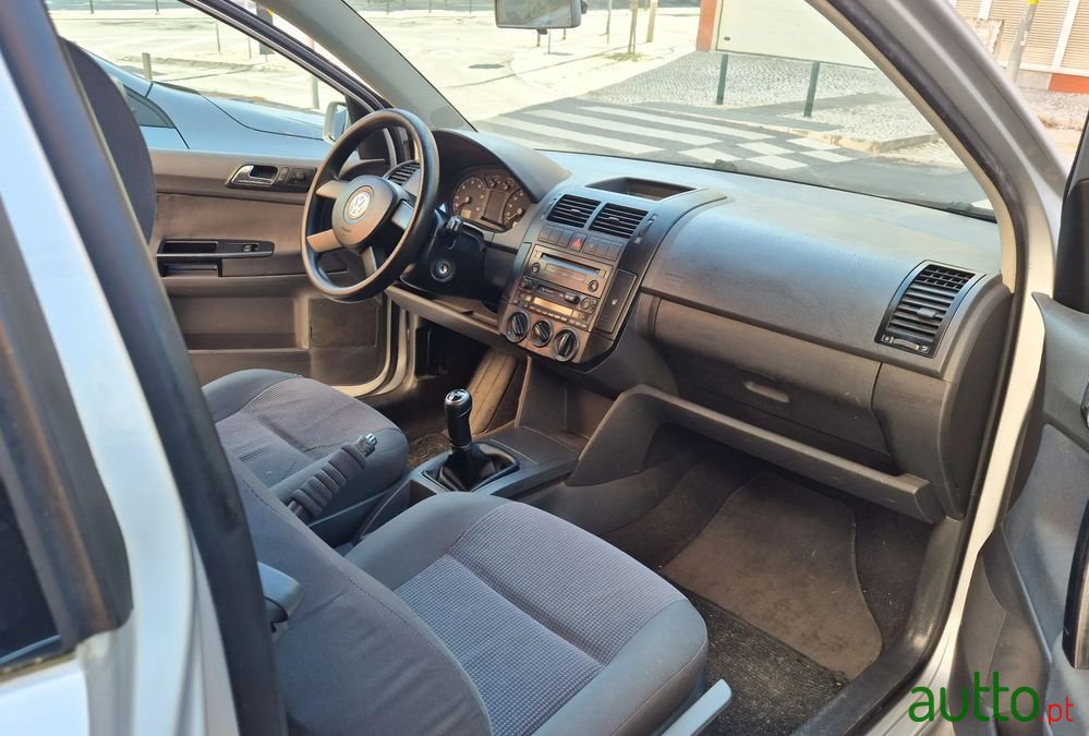 2003' Volkswagen Polo photo #2