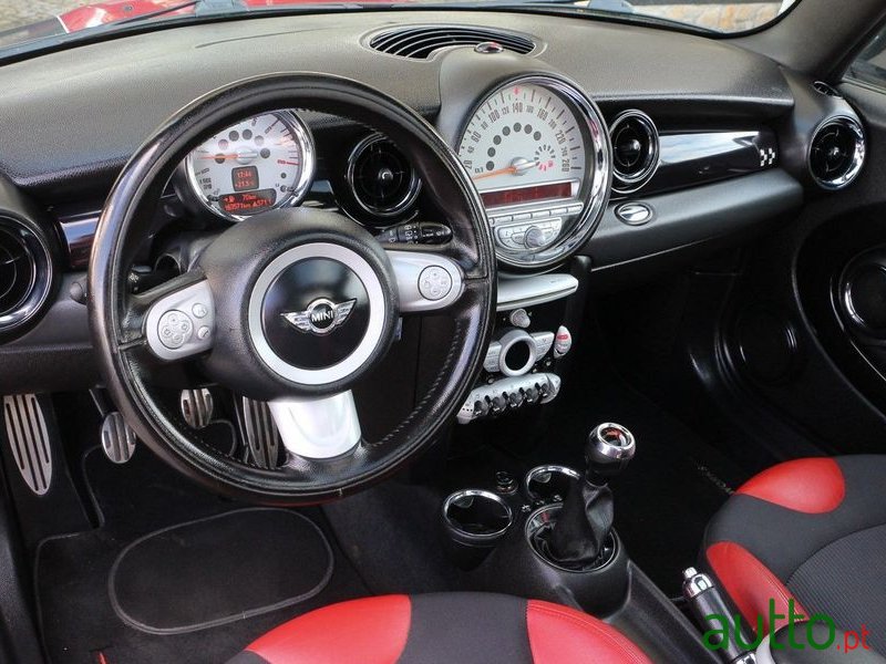 2009' MINI John Cooper Works photo #2