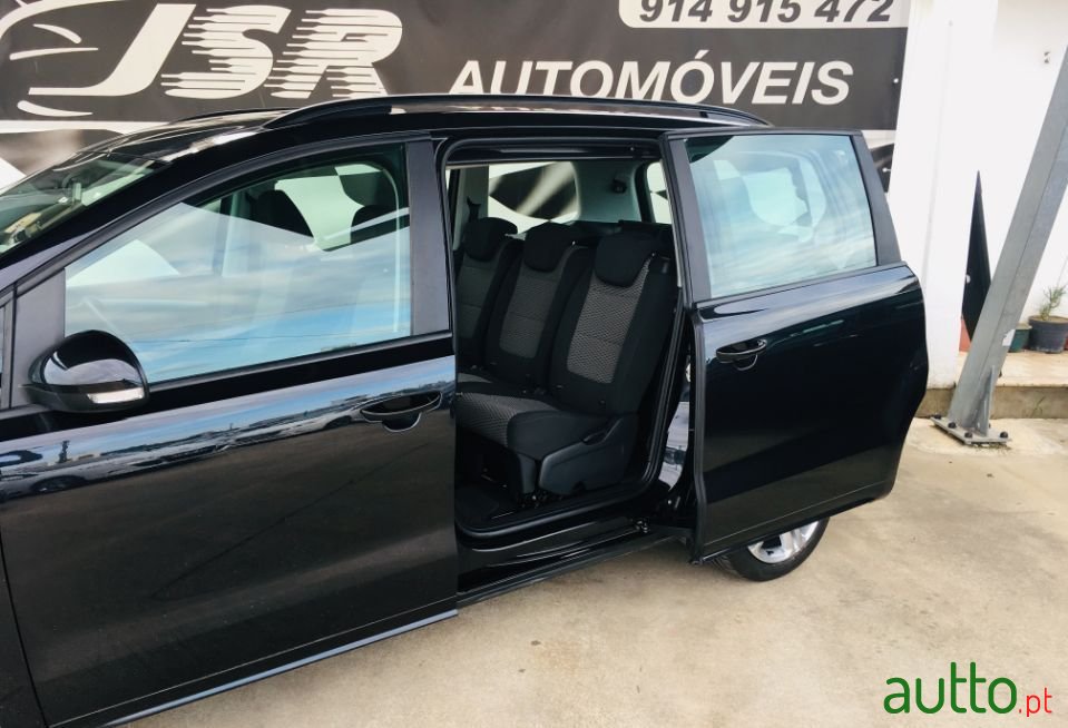 2013' Volkswagen Sharan photo #6