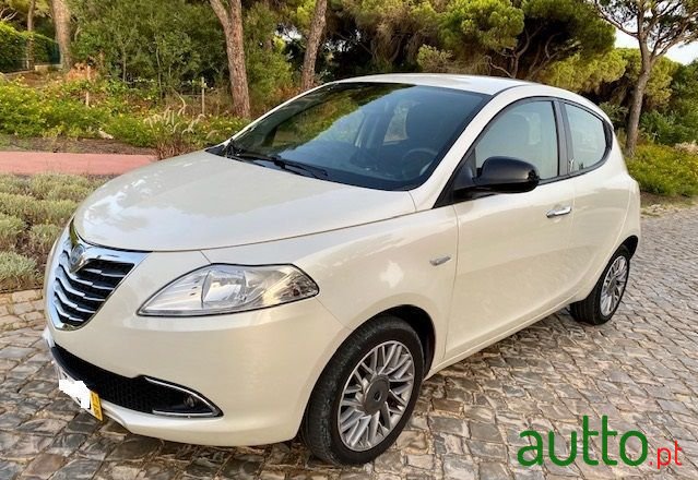 2011' Lancia Ypsilon photo #1