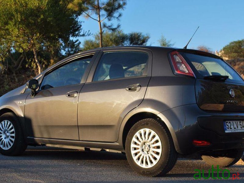 2011' Fiat Punto Evo photo #1