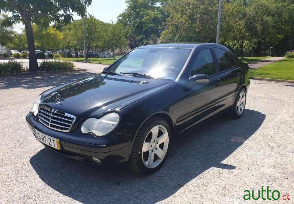 2004' Mercedes-Benz C-220 photo #1