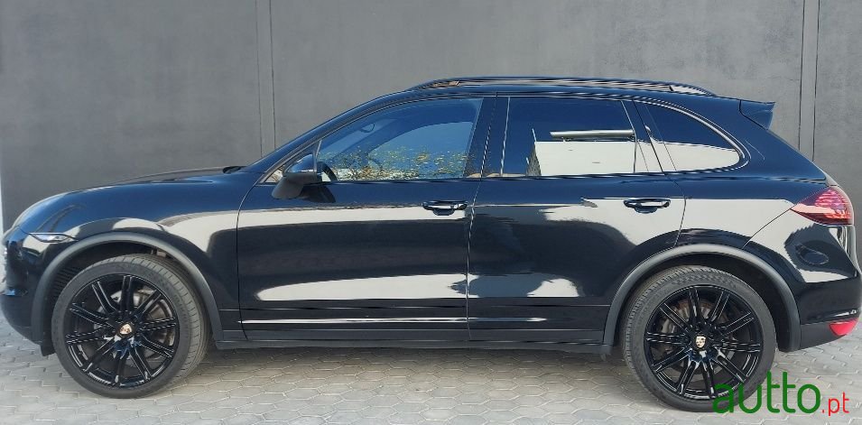 2012' Porsche Cayenne photo #2