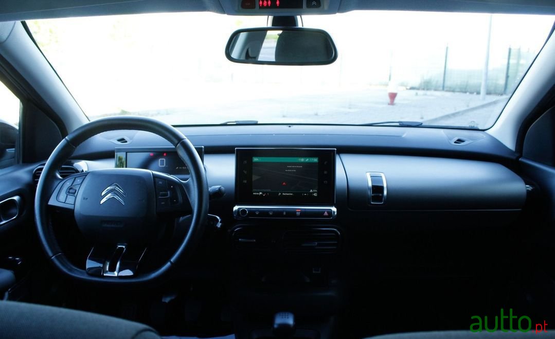 2018' Citroen C4 Cactus photo #5
