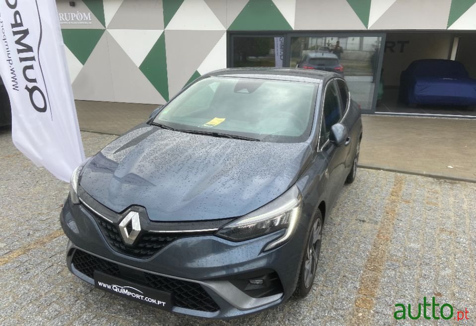 2021' Renault Clio photo #2