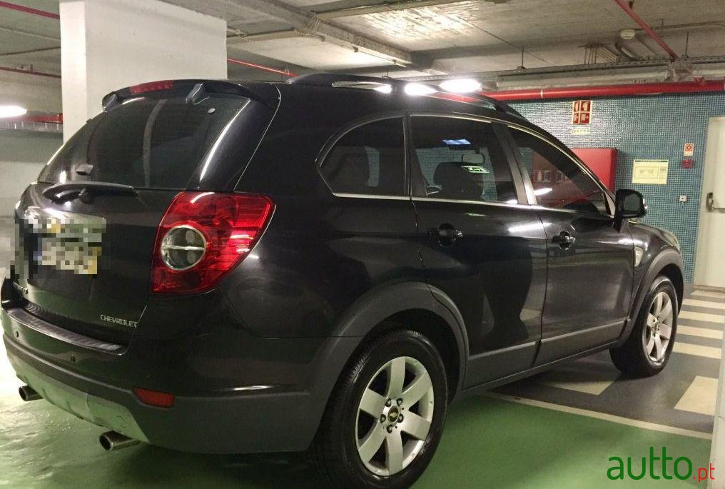 2007' Chevrolet Captiva 2.0 Vcdi Seven photo #1