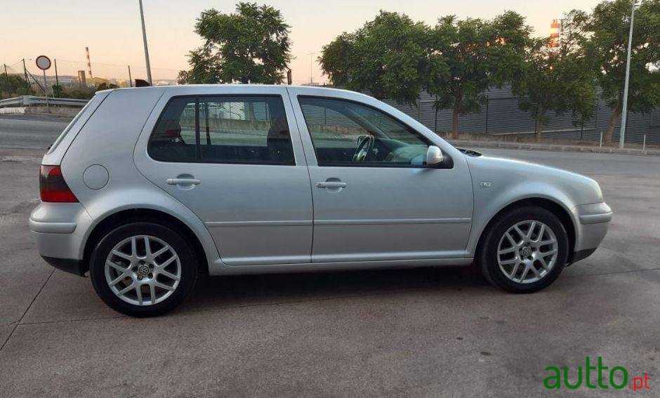 2001' Volkswagen Golf photo #4