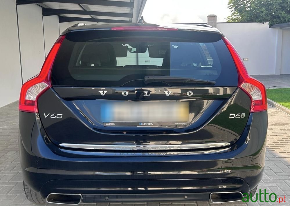 2018' Volvo V60 2.4 D6 Momentum Awd Phev photo #5