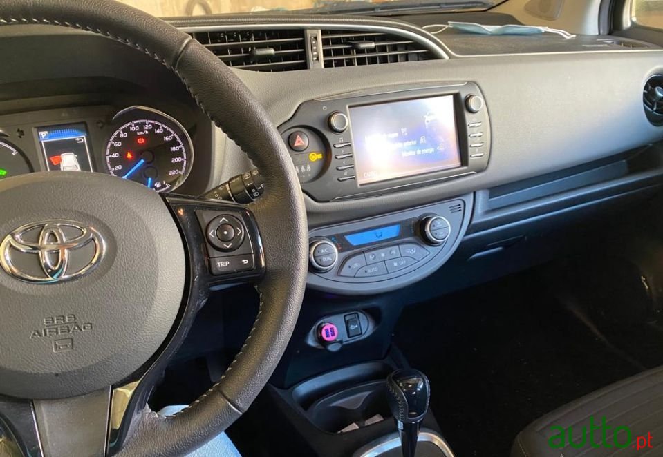 2019' Toyota Yaris photo #2