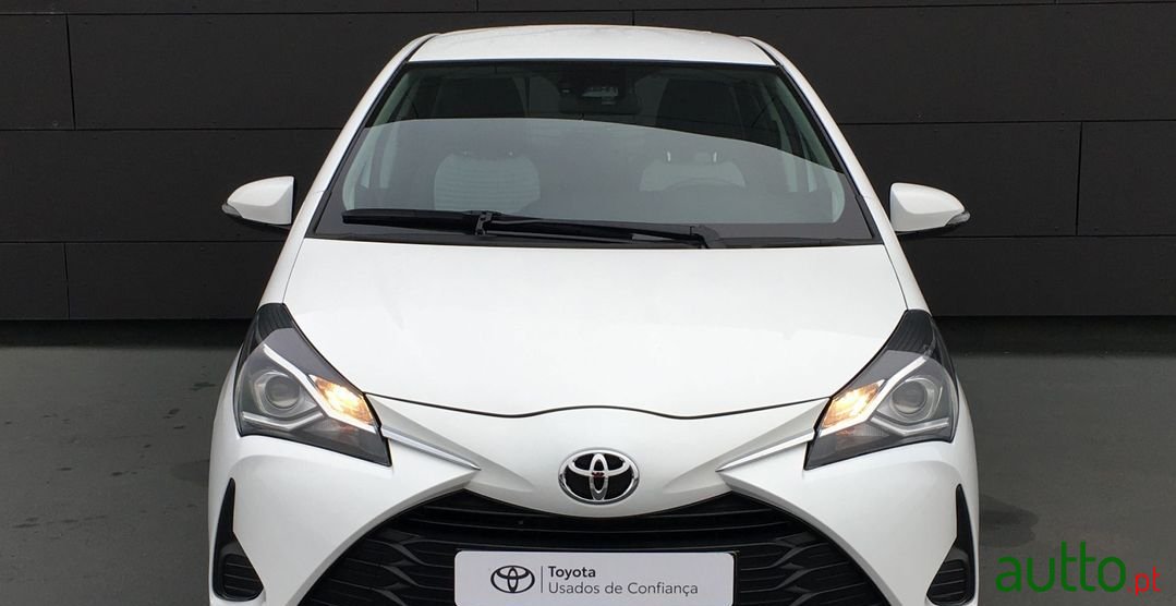 2020' Toyota Yaris Comfort photo #2