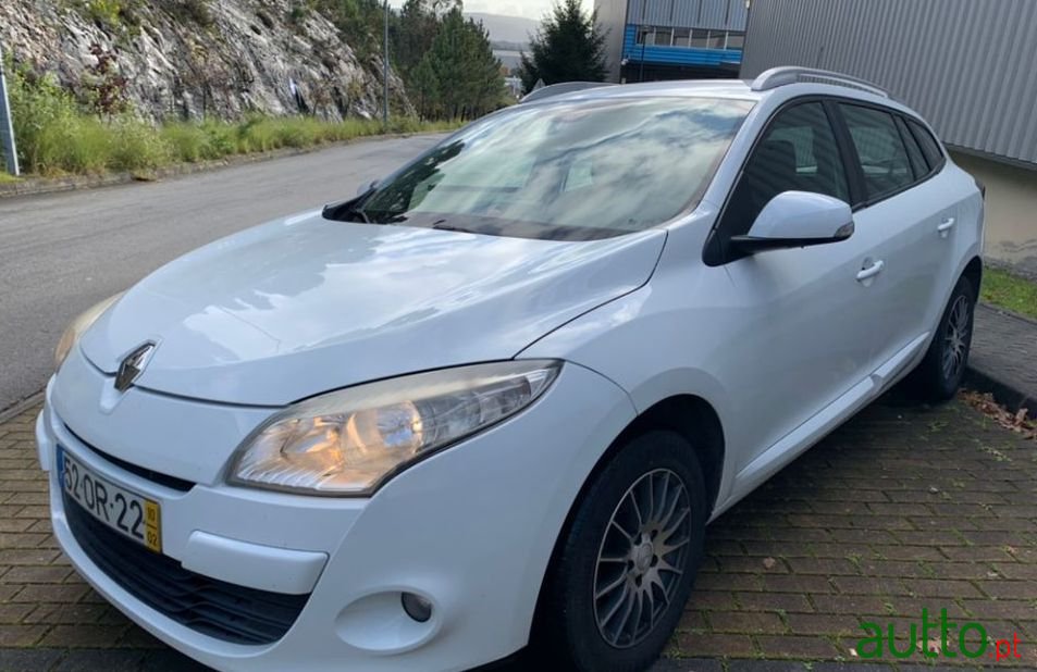 2010' Renault Megane Sport Tourer photo #2