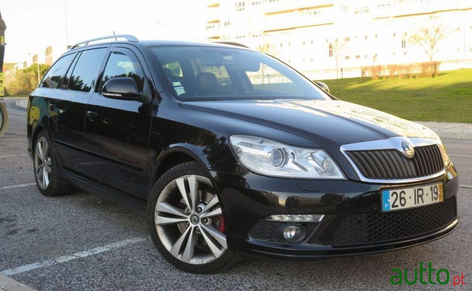 2010' Skoda Octavia Break photo #2