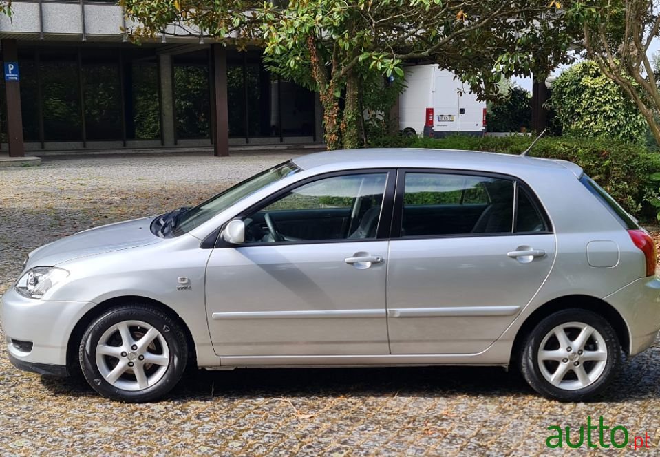 2003' Toyota Corolla photo #2